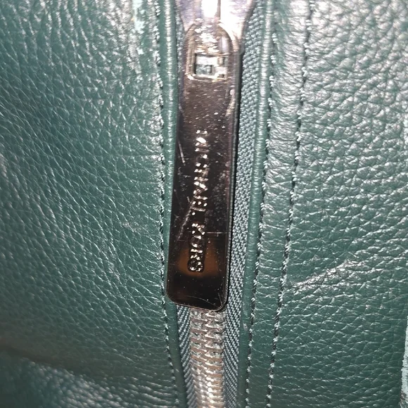 Michael Kors Green Leather Shoulder Bag with Gold Accents - Picture 2 of 11